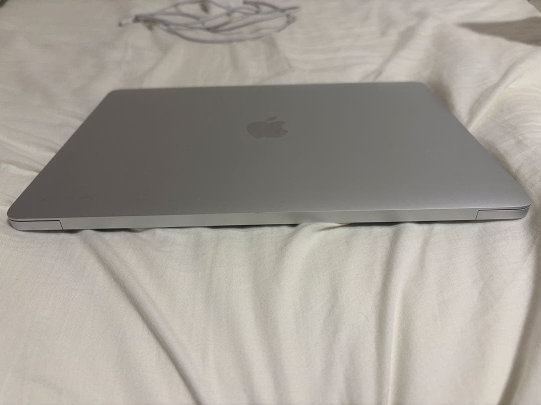 Apple MacBook Air 13.3インチ Intel Core i3