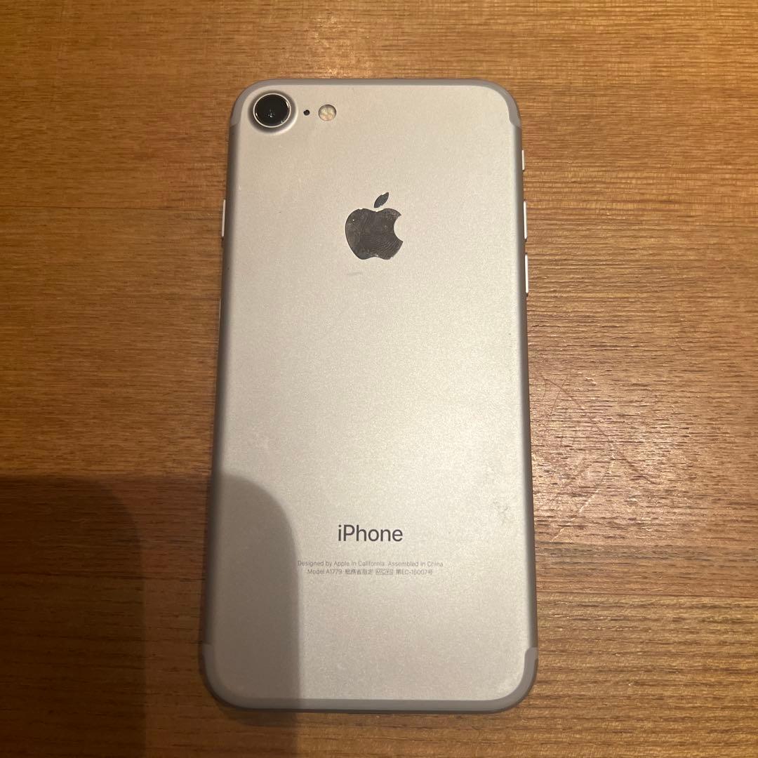 iPhone 7 シルバー 本体バッテリー92% 21