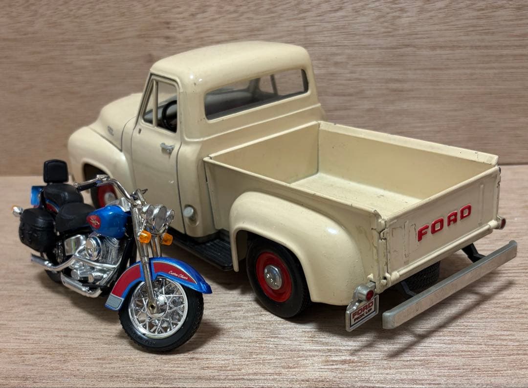 レア！　1/18 ミニカー　バイク　2台セット　フォード F100 ハーレー