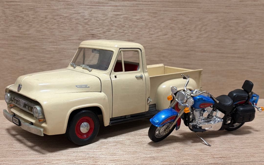 レア！　1/18 ミニカー　バイク　2台セット　フォード F100 ハーレー
