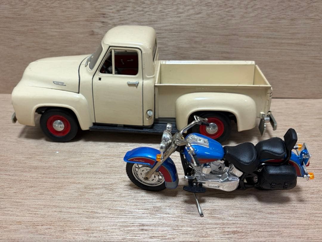 レア！　1/18 ミニカー　バイク　2台セット　フォード F100 ハーレー