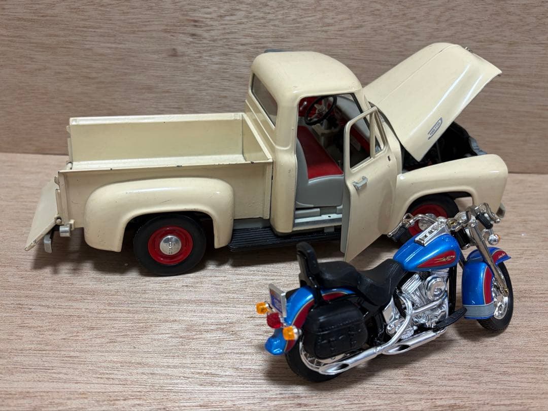 レア！　1/18 ミニカー　バイク　2台セット　フォード F100 ハーレー