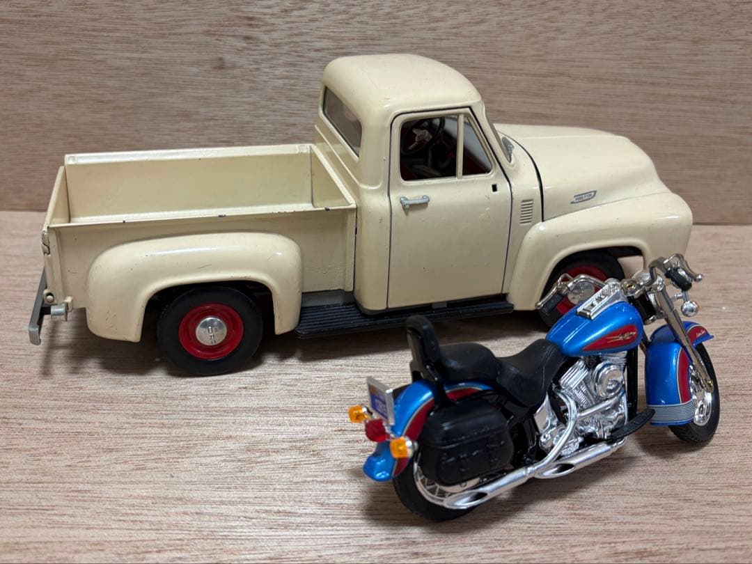 レア！　1/18 ミニカー　バイク　2台セット　フォード F100 ハーレー