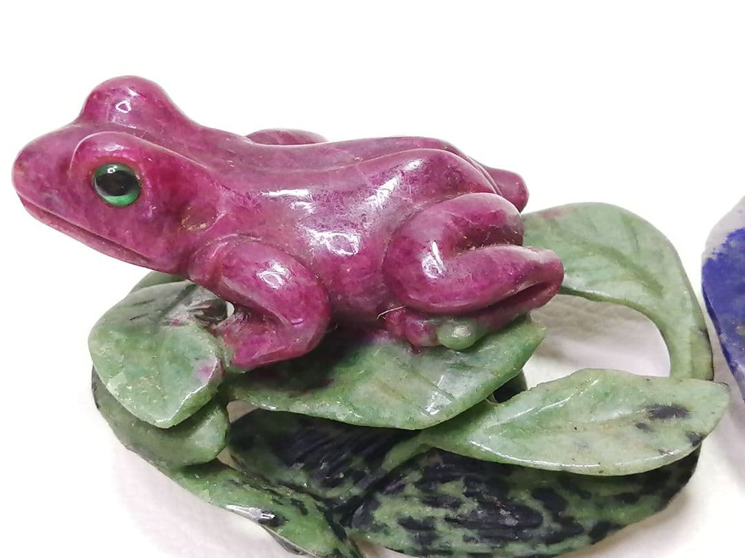 ルビーインゾイサイトとラピスラズリの蛙