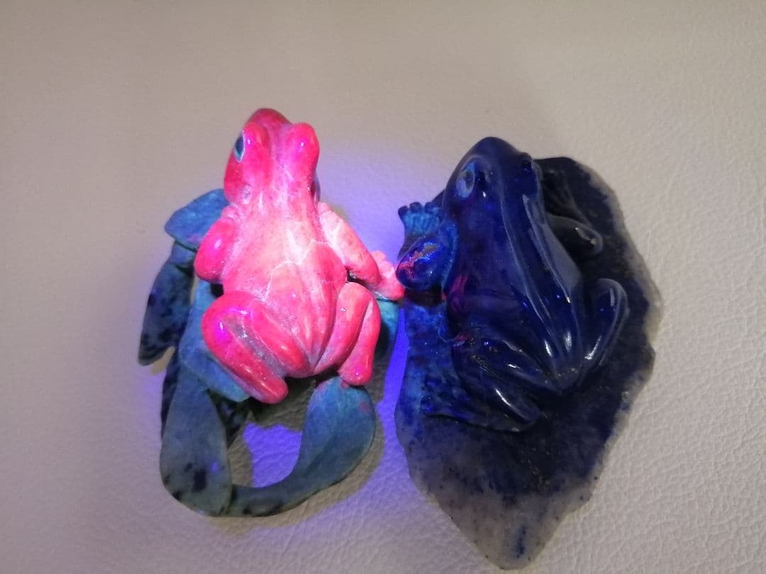 ルビーインゾイサイトとラピスラズリの蛙