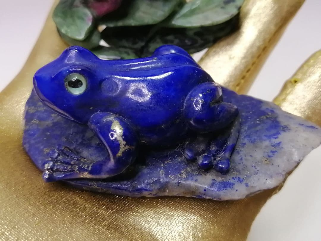 ルビーインゾイサイトとラピスラズリの蛙