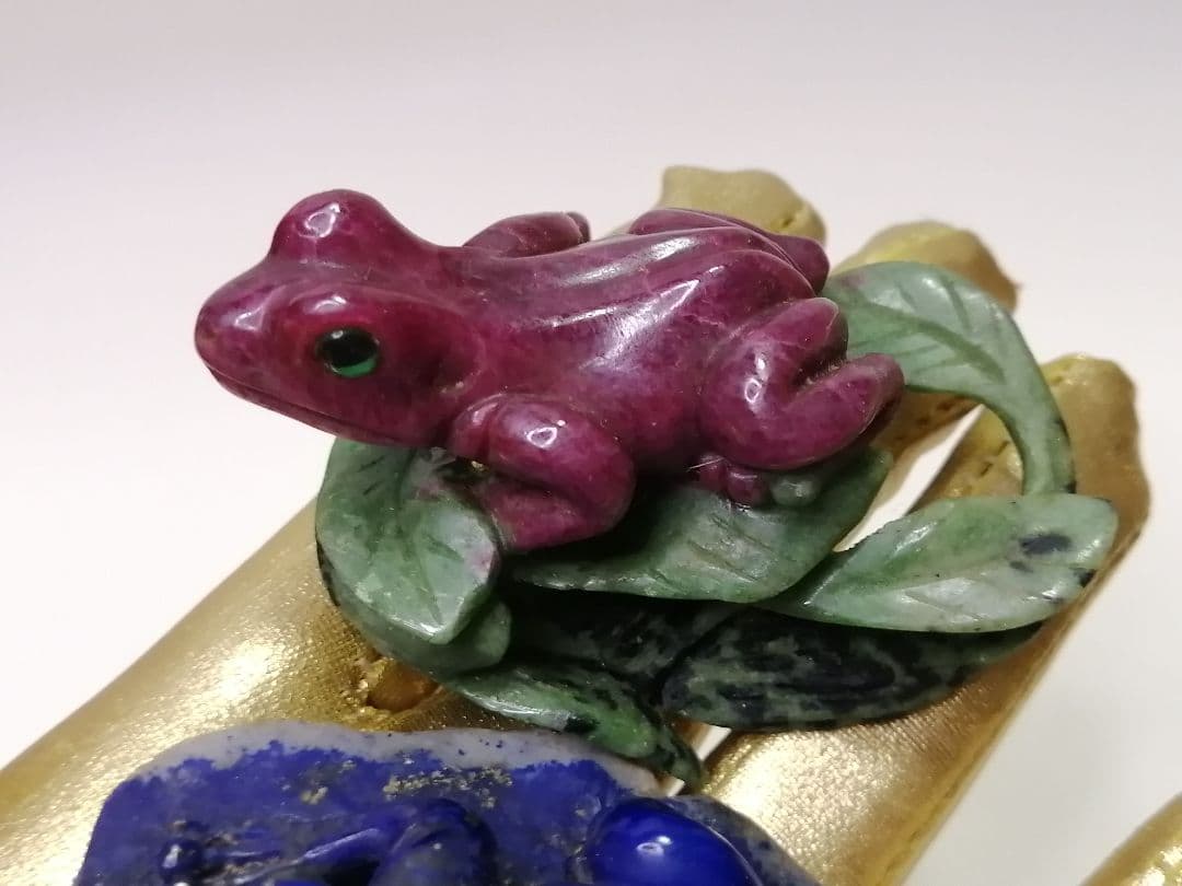 ルビーインゾイサイトとラピスラズリの蛙