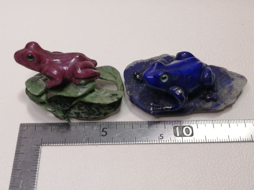 ルビーインゾイサイトとラピスラズリの蛙