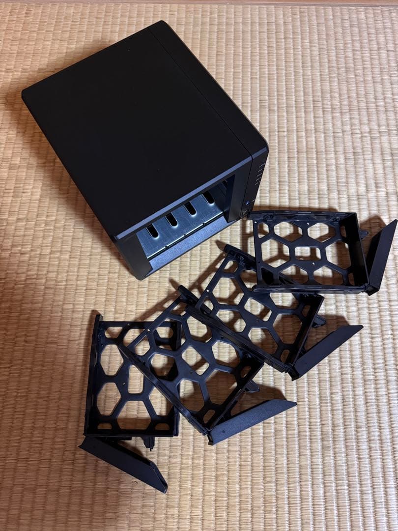 Synology DS918+ メモリ8GB