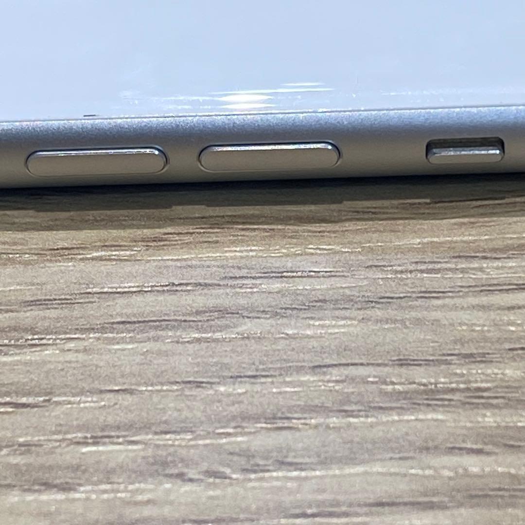 iPhone SE 第2世代 128GB ホワイト　Apple スマホ　ドコモ