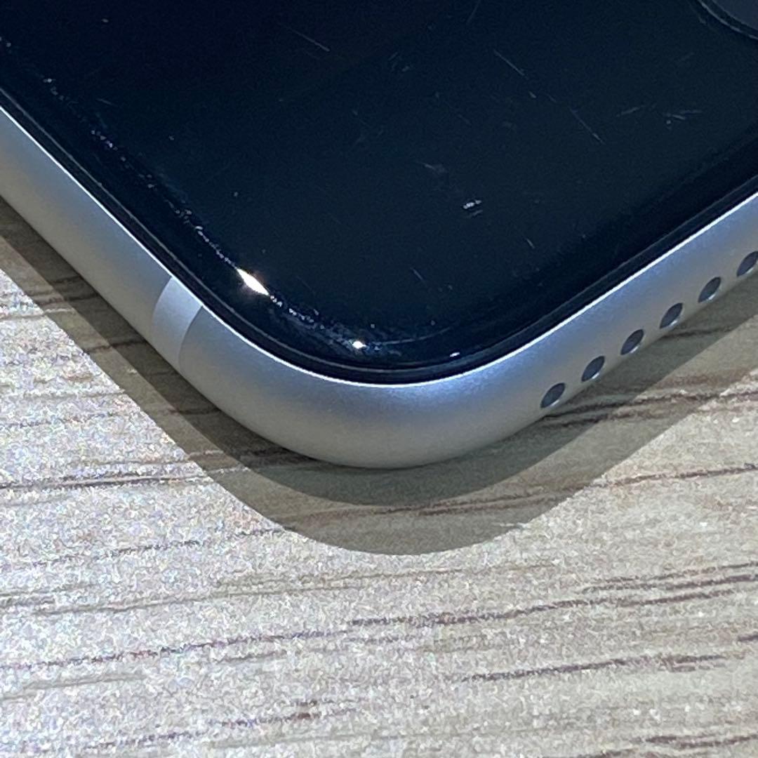 iPhone SE 第2世代 128GB ホワイト　Apple スマホ　ドコモ