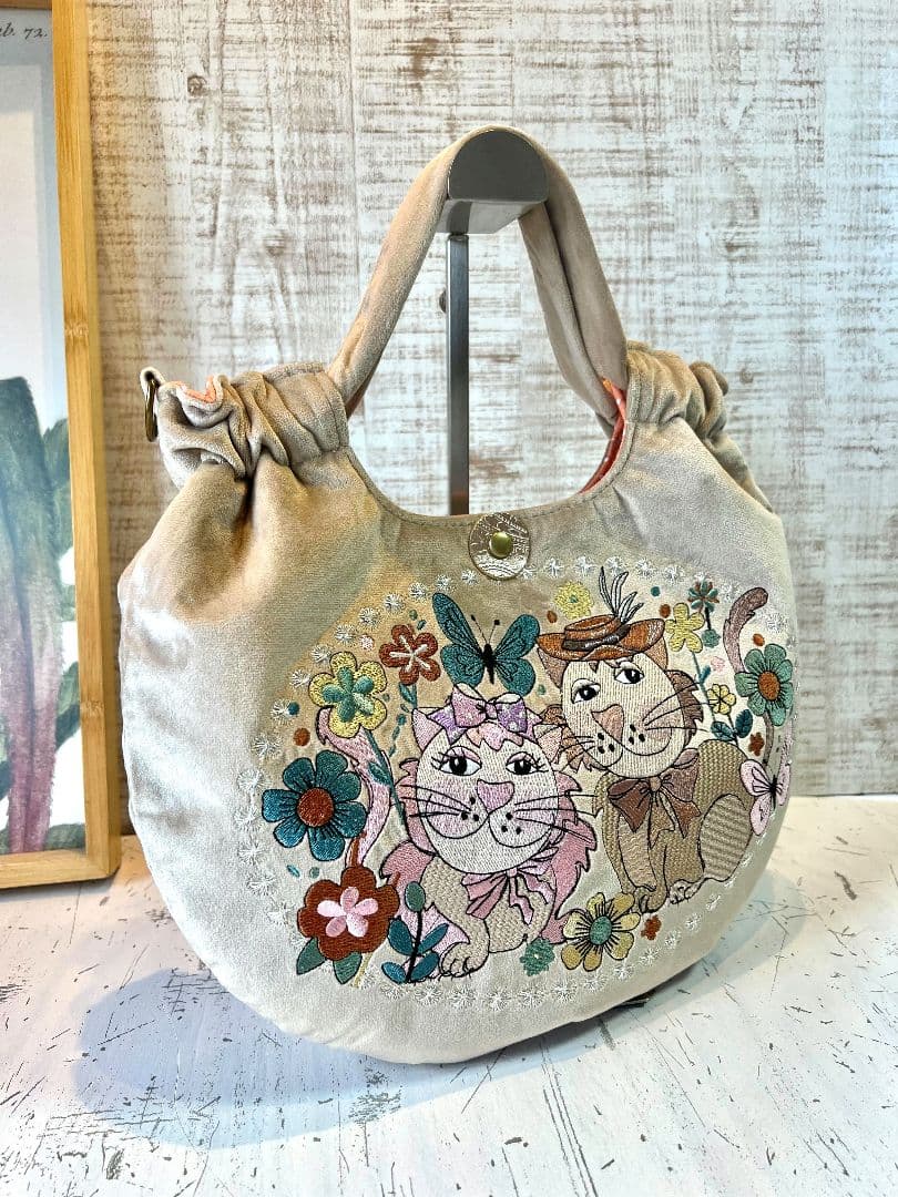 ロラライハリス♡ベージュベルベット♡刺繍の丸型ふんわり絞りバッグS♡