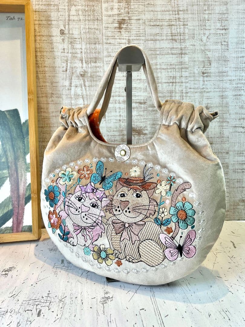 ロラライハリス♡ベージュベルベット♡刺繍の丸型ふんわり絞りバッグS♡