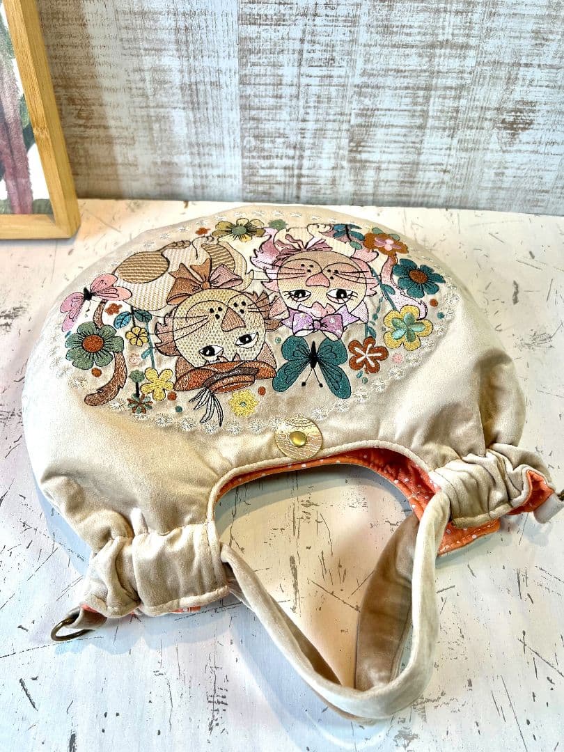 ロラライハリス♡ベージュベルベット♡刺繍の丸型ふんわり絞りバッグS♡
