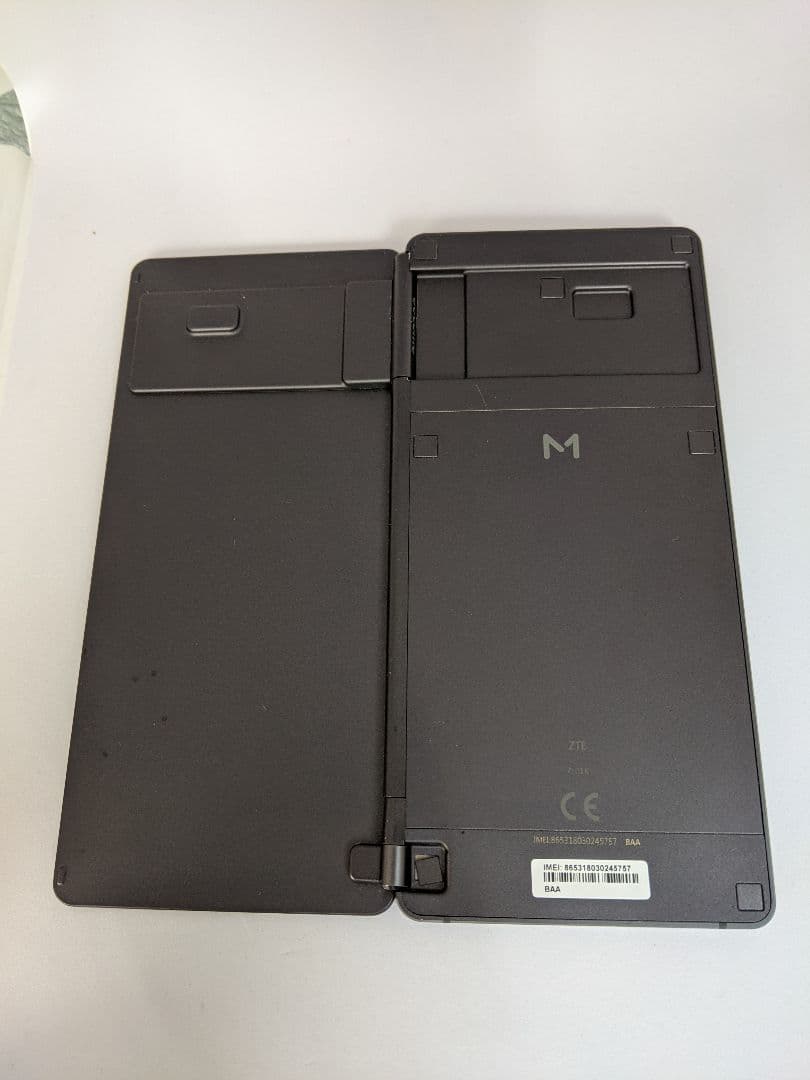 ２画面スマホ ZTE M Z-01K 64GB android8 Simフリー②