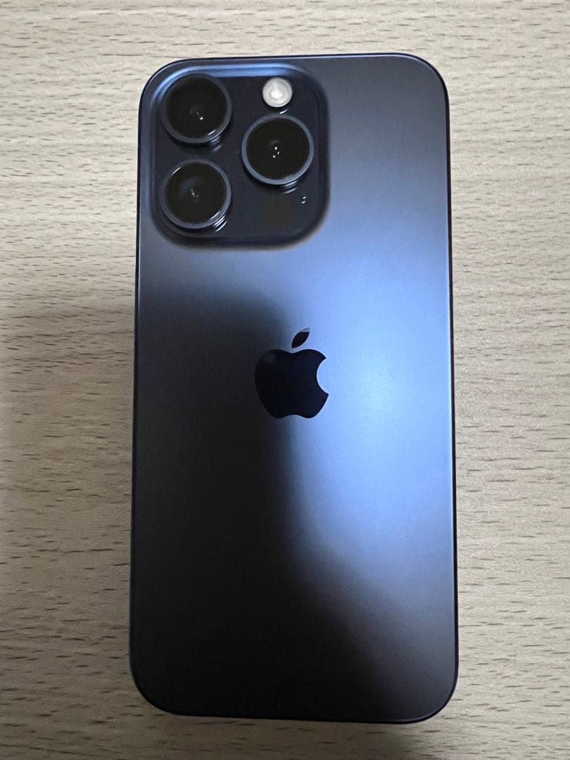 Apple iPhone 15 Pro 256GBブルーチタニウム カナダ版