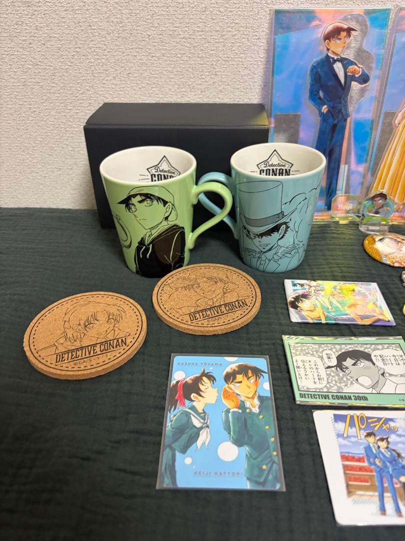 コナン 応募者全員 マグ 30周年 ポストカード カフェ ステッカー 缶バッジ