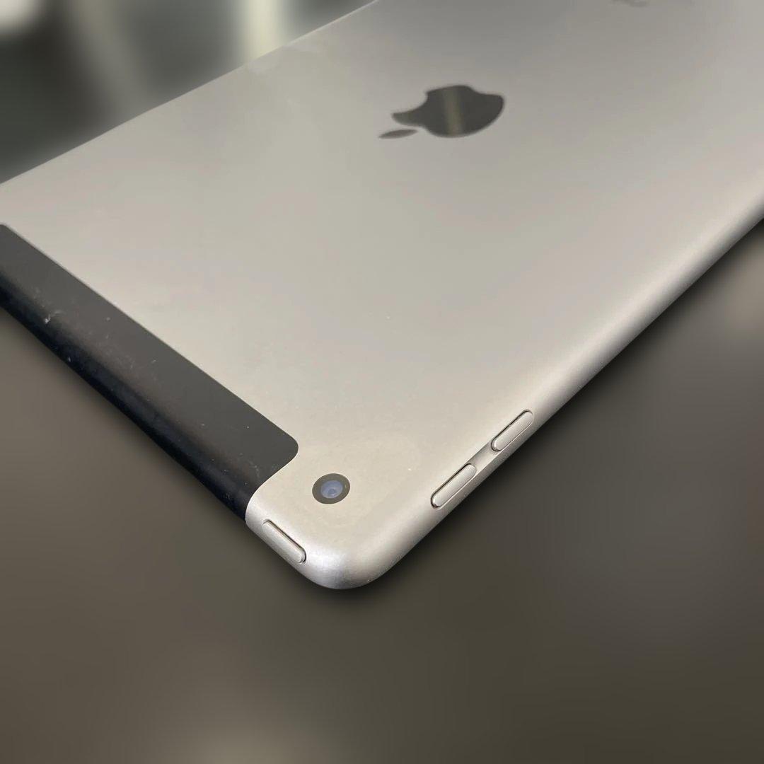 Apple iPad (第6世代) 32GBシルバー　セルラーモデル