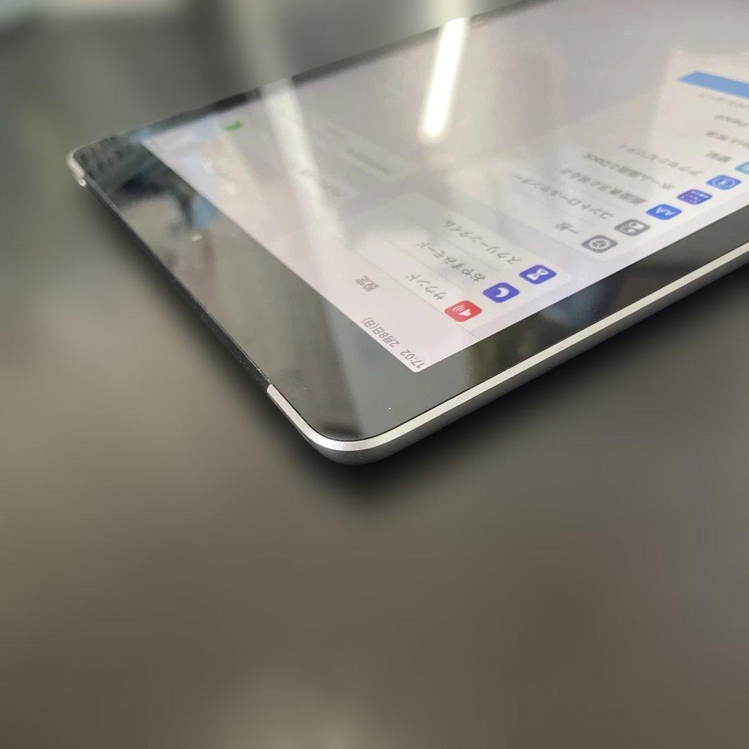 Apple iPad (第6世代) 32GBシルバー　セルラーモデル
