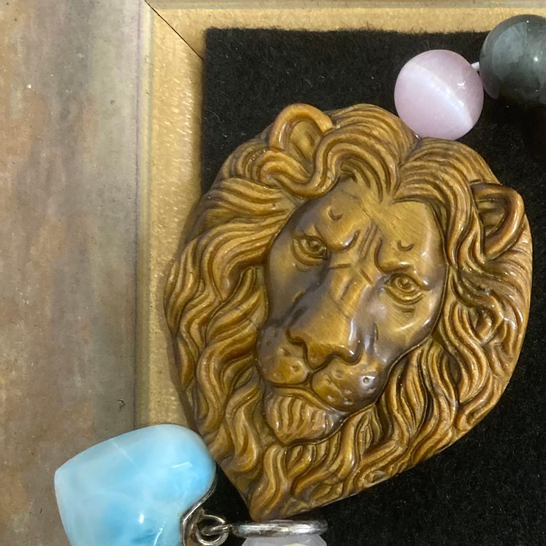 【種名　日本鹿の角】 オリジナル彫刻⭐️プリンセスローズと野獣⭐️ 虎目石　☆匿名☆