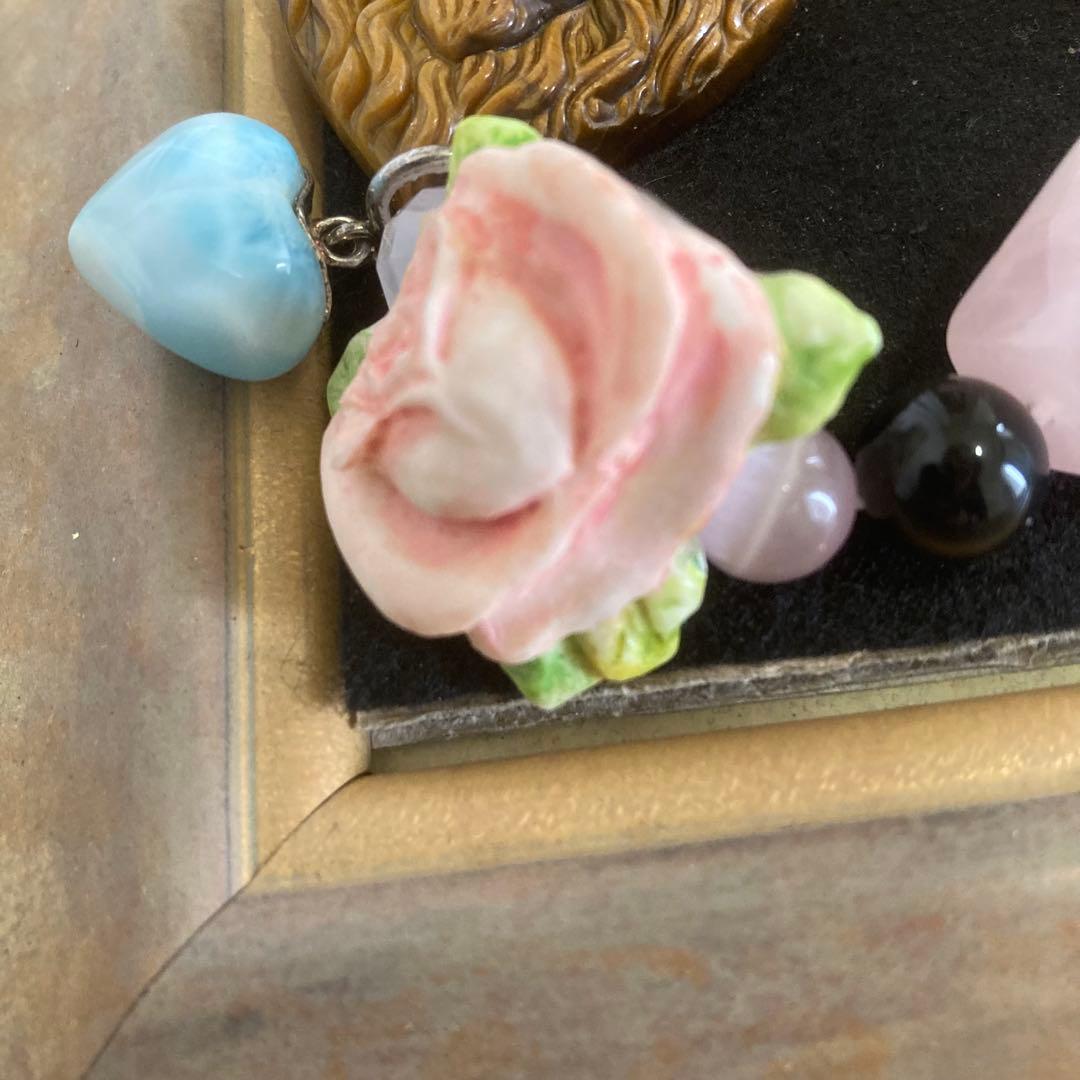 【種名　日本鹿の角】 オリジナル彫刻⭐️プリンセスローズと野獣⭐️ 虎目石　☆匿名☆