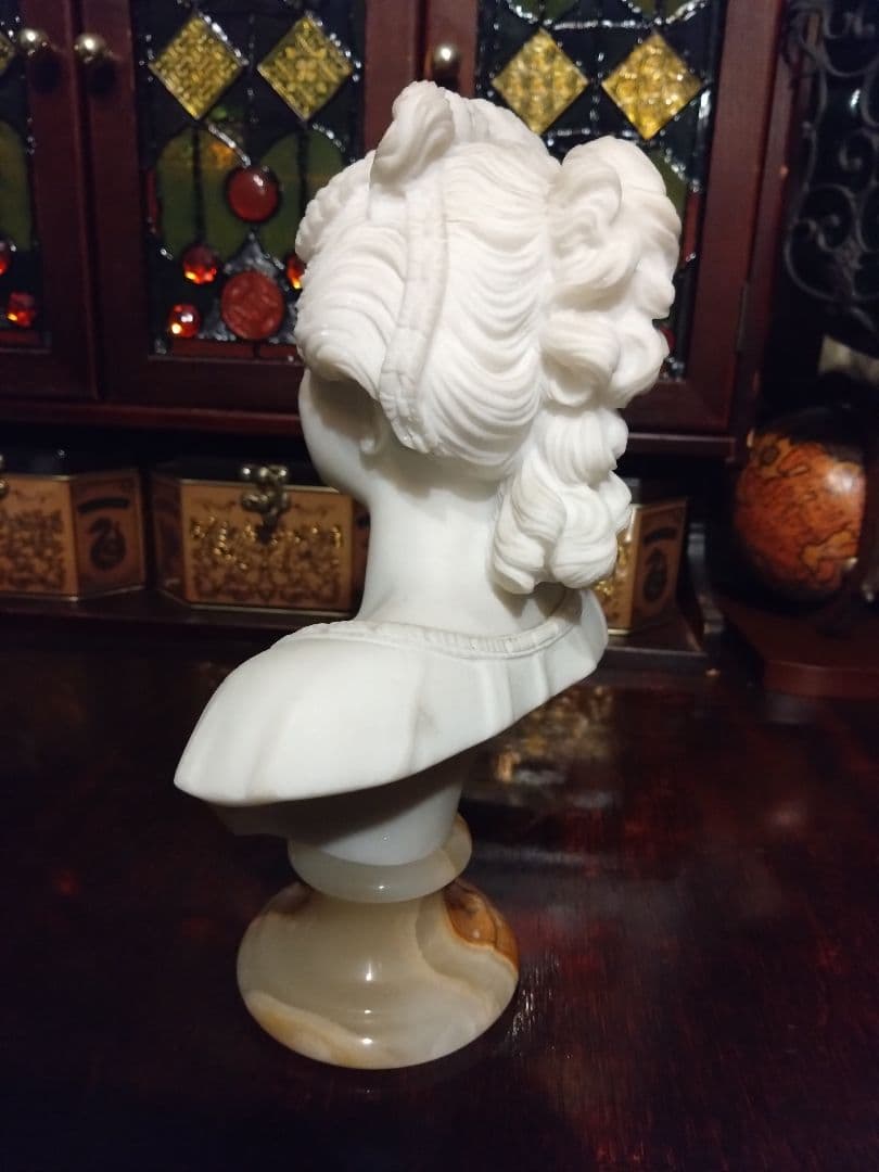 女性　胸像　大理石