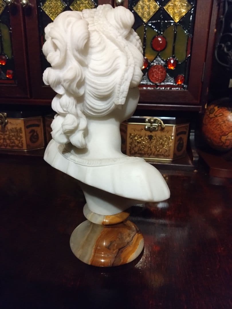 女性　胸像　大理石