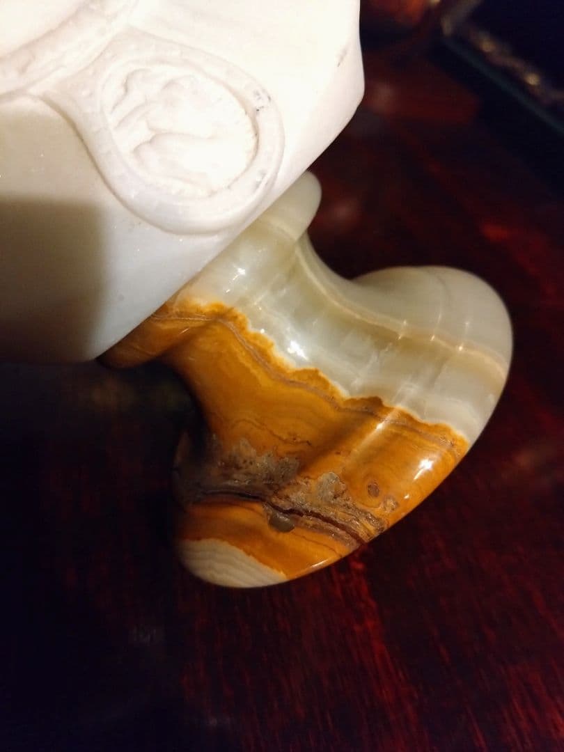 女性　胸像　大理石