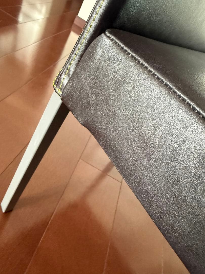 コードバンの椅子 イタリアのブランド