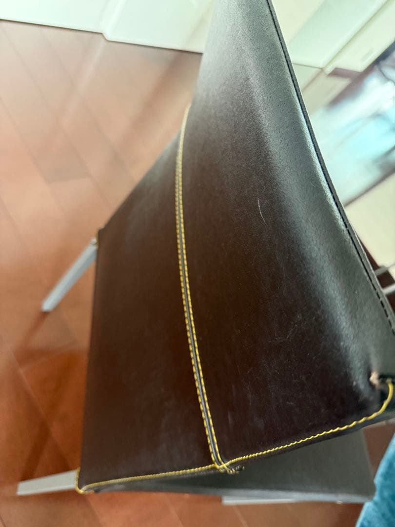 コードバンの椅子 イタリアのブランド