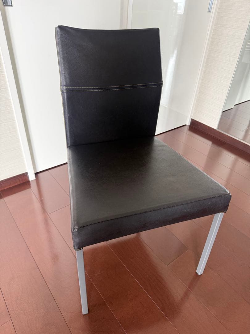 コードバンの椅子 イタリアのブランド