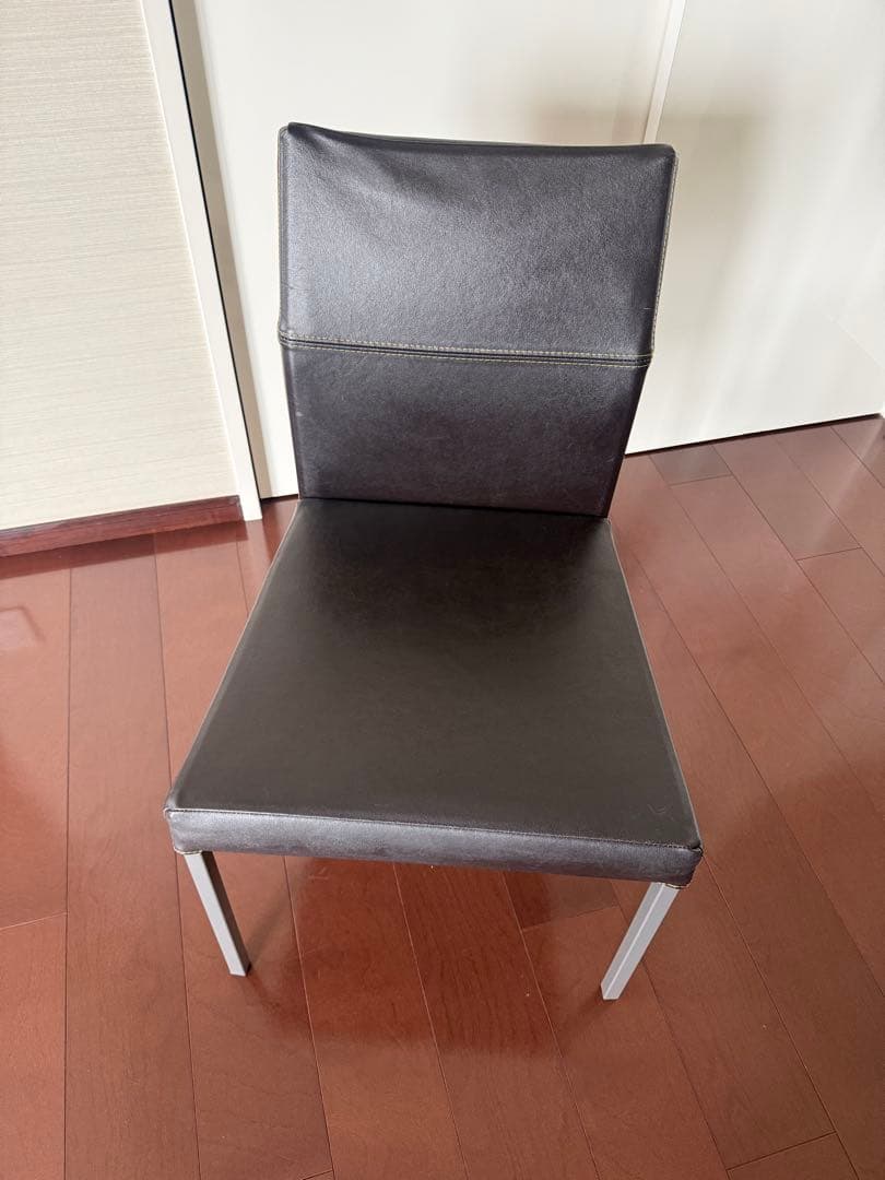 コードバンの椅子 イタリアのブランド