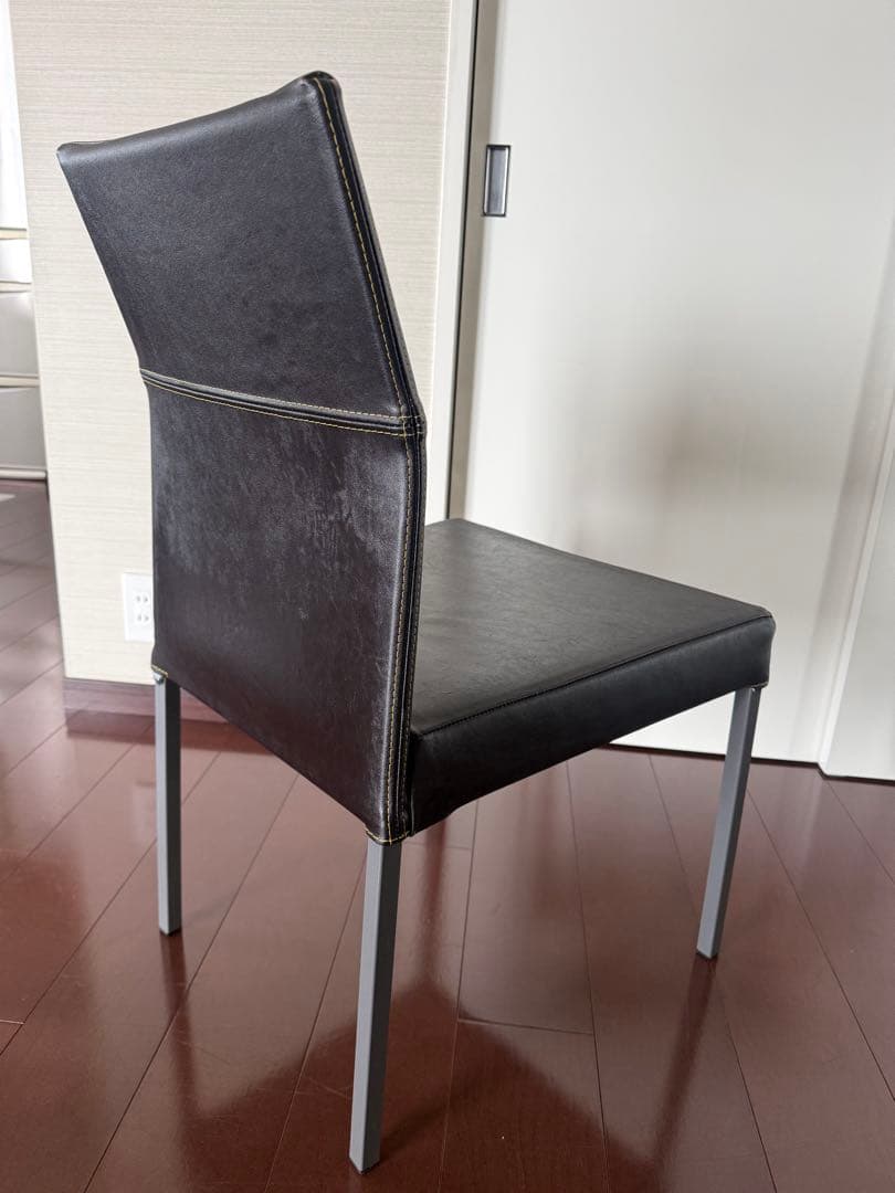 コードバンの椅子 イタリアのブランド