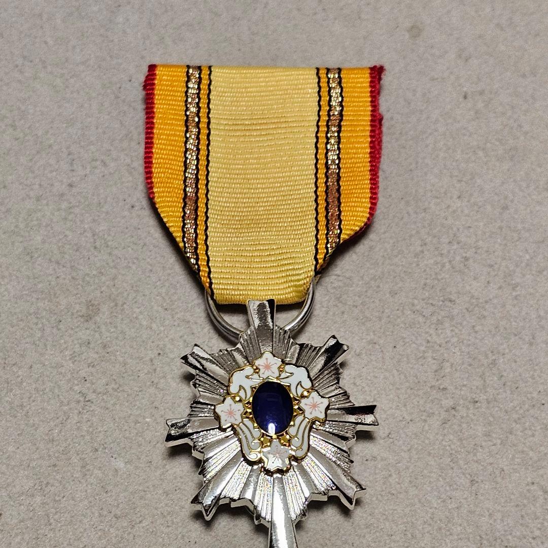 第3級防衛功労章操縦無事故又は募集功績、記章はタイタック付き、箱なし本体のみ