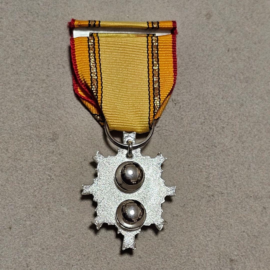 第3級防衛功労章操縦無事故又は募集功績、記章はタイタック付き、箱なし本体のみ