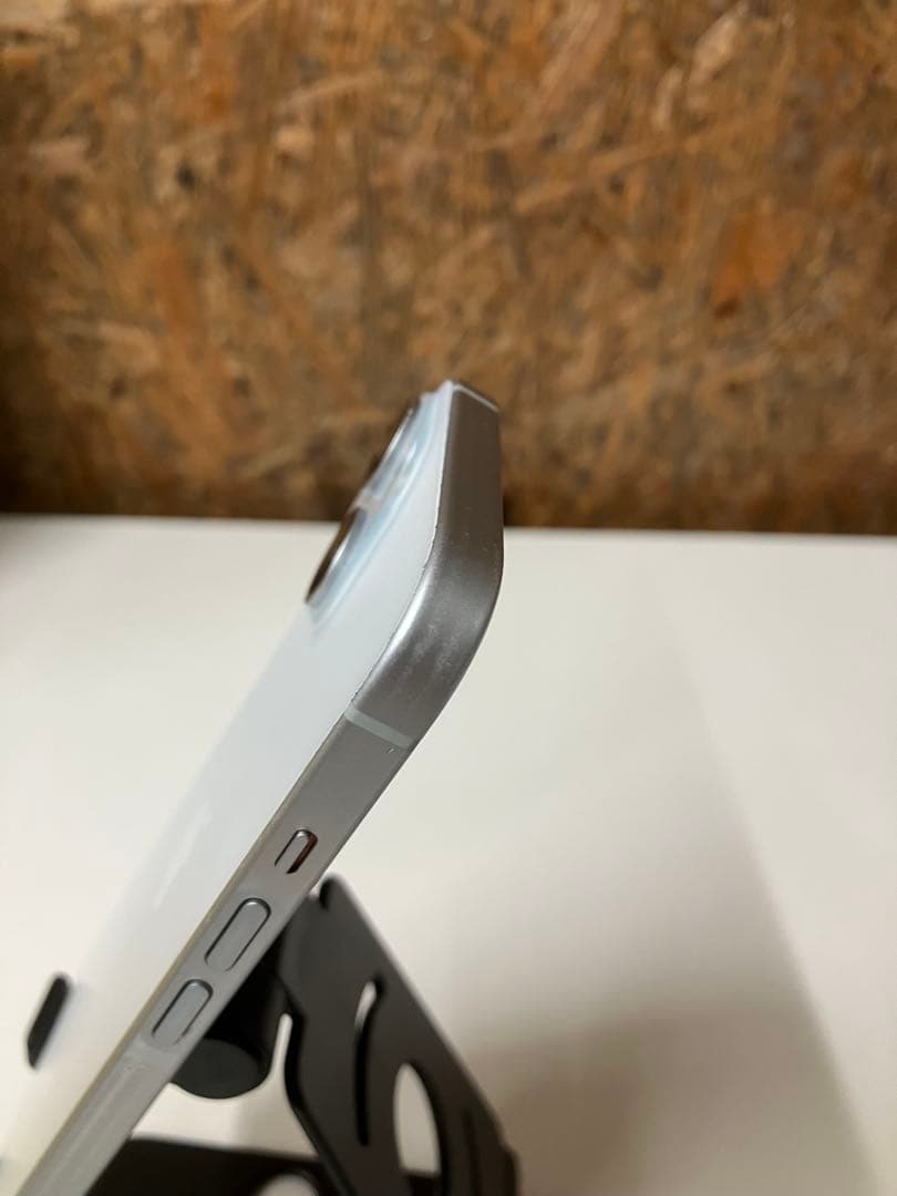 【美品】iPhone 15 256GB ブルー