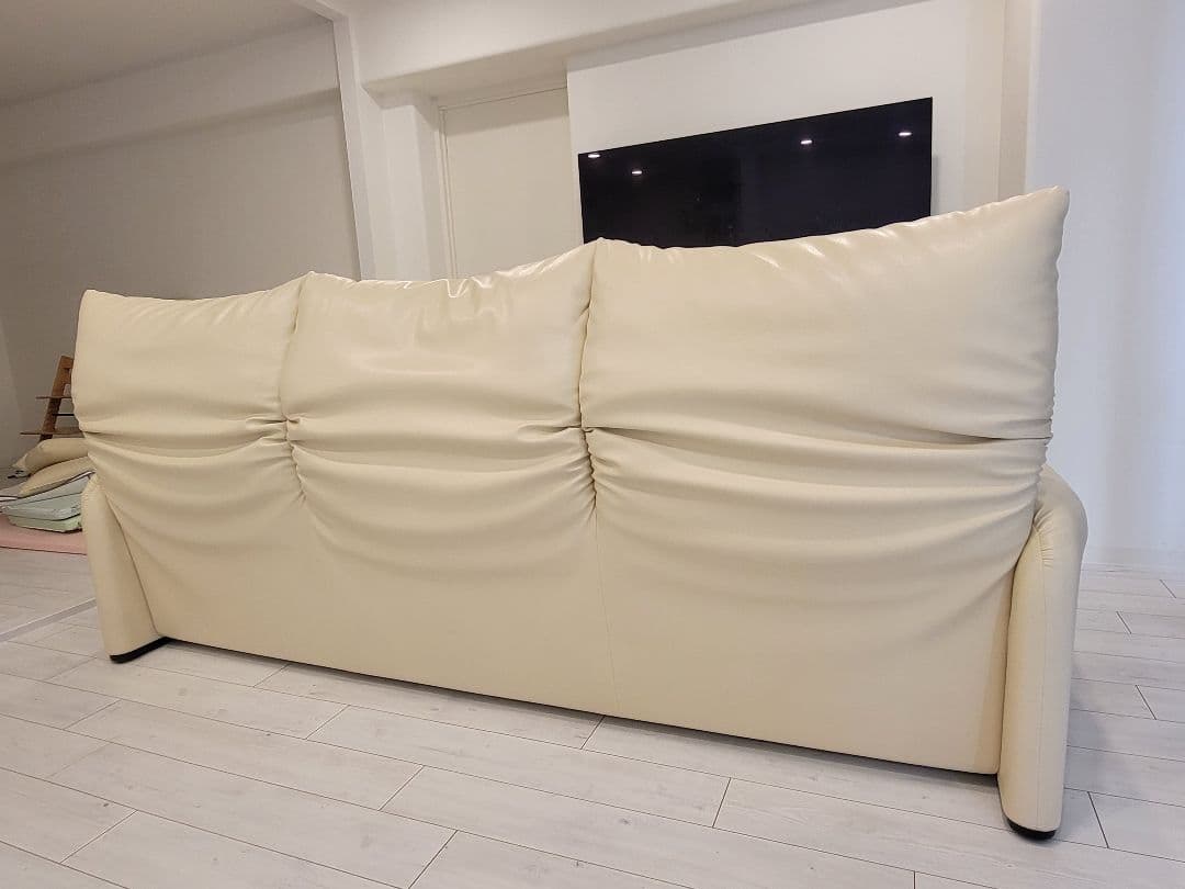 【引越大特価】カッシーナマラルンガ　レザーソファー3人掛けクッション2個付き