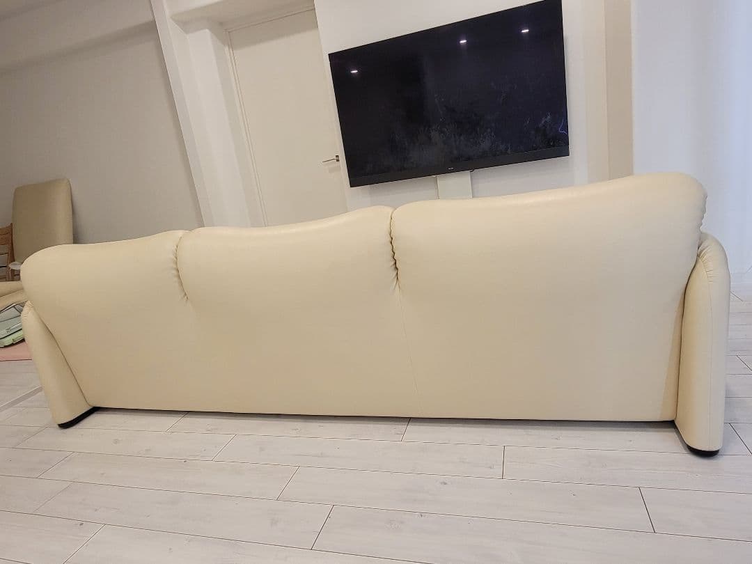 【引越大特価】カッシーナマラルンガ　レザーソファー3人掛けクッション2個付き