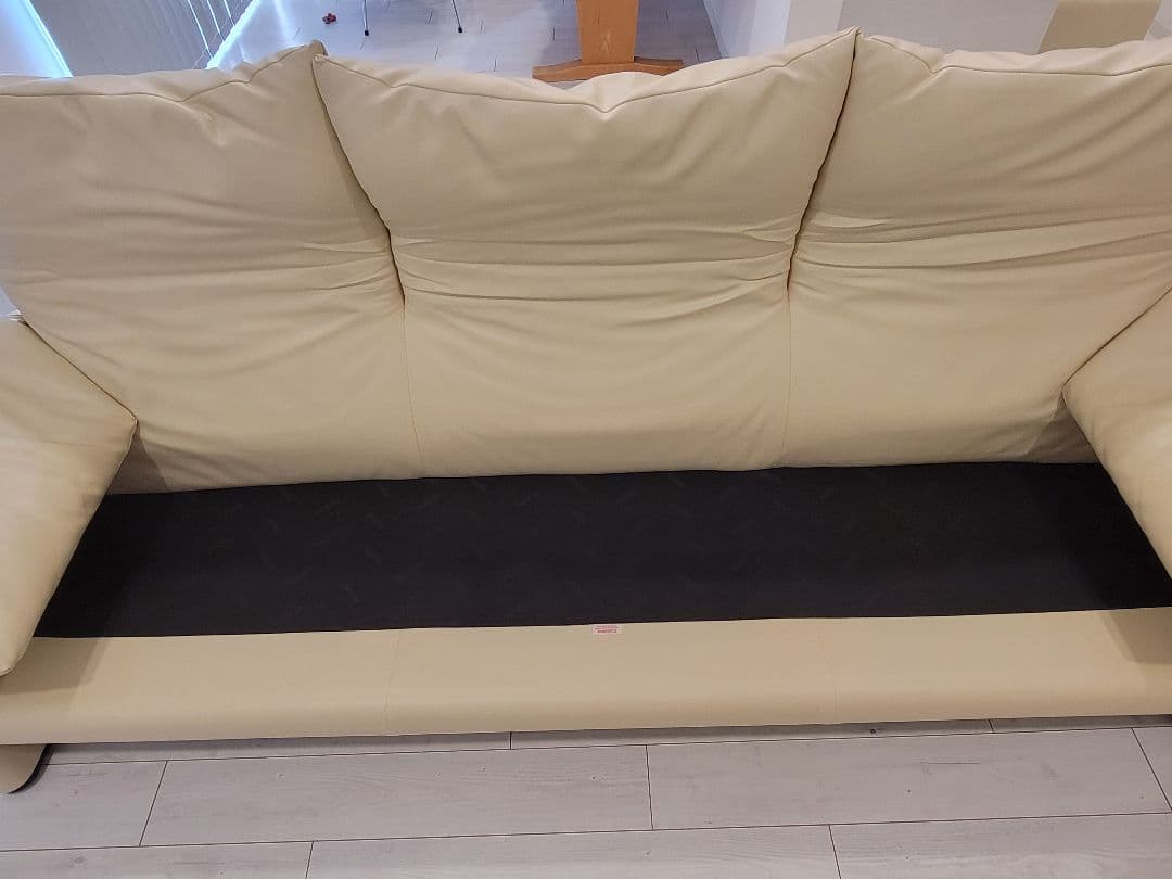 【引越大特価】カッシーナマラルンガ　レザーソファー3人掛けクッション2個付き