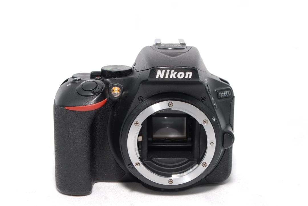 ✨Nikon D5600 ✨Wレンズ✨ショット数小✨初心者モデル✨一眼レフ