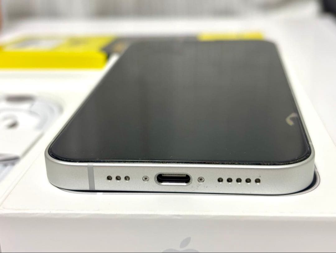 ふ*み様 iPhone16e 128GB ホワイト SIMフリー