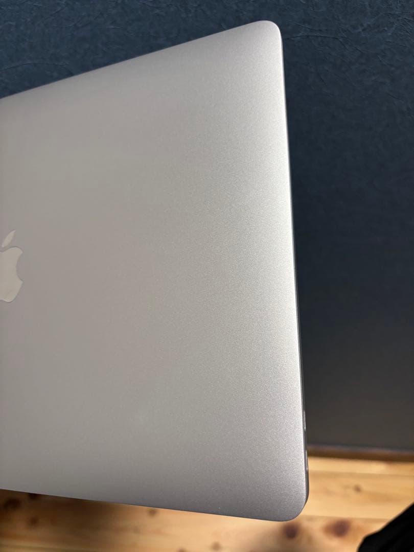 美品　Apple MacBook Air M1 （2020) 8GB 13インチ