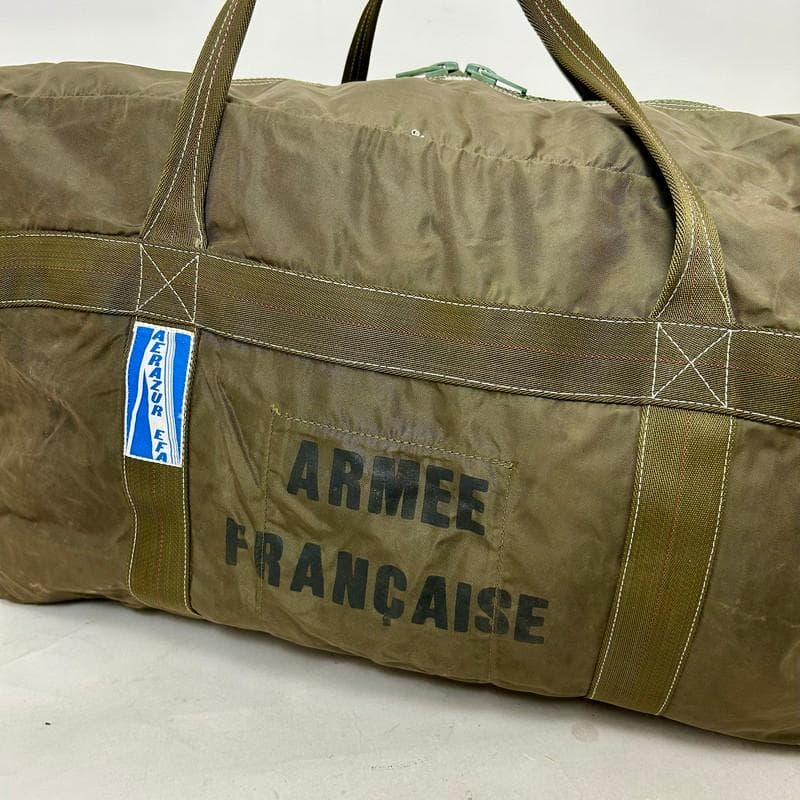 く*け様 【希少】フランス軍 AERAZUR パラシュートバッグ 65L 樹脂製