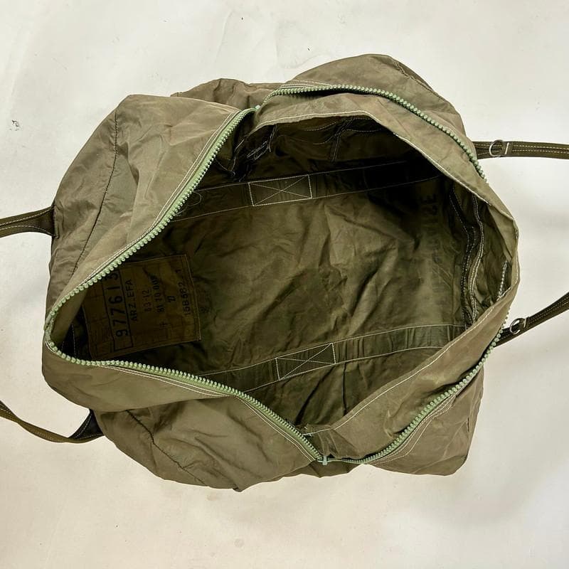 く*け様 【希少】フランス軍 AERAZUR パラシュートバッグ 65L 樹脂製