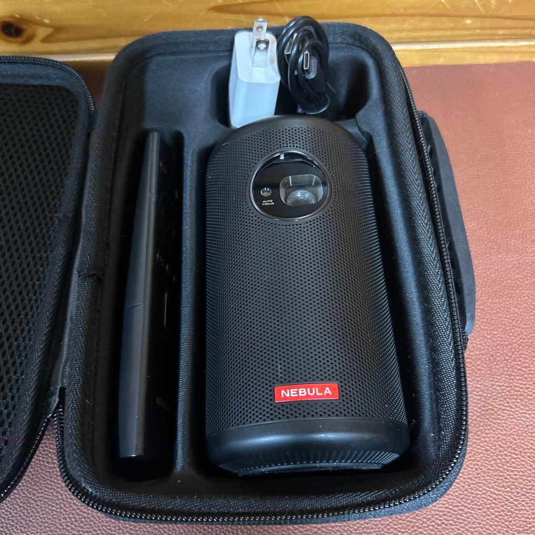 NEBULA CAPSULE 2 プロジェクター　ケース付き