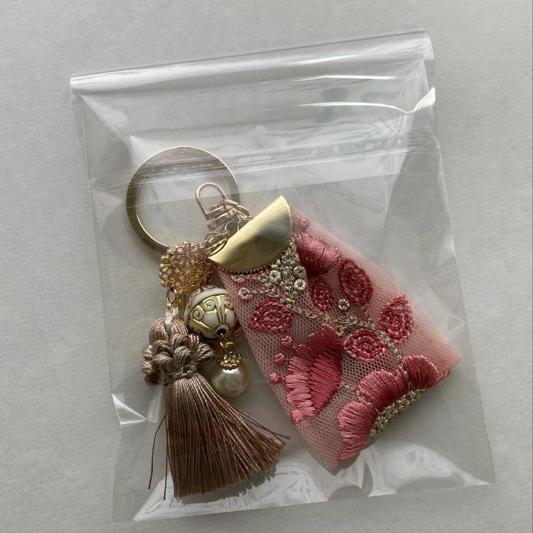 金額変更ハンドメイド　インド刺繍リボン、レジンチャーム、キーホルダーオーダー