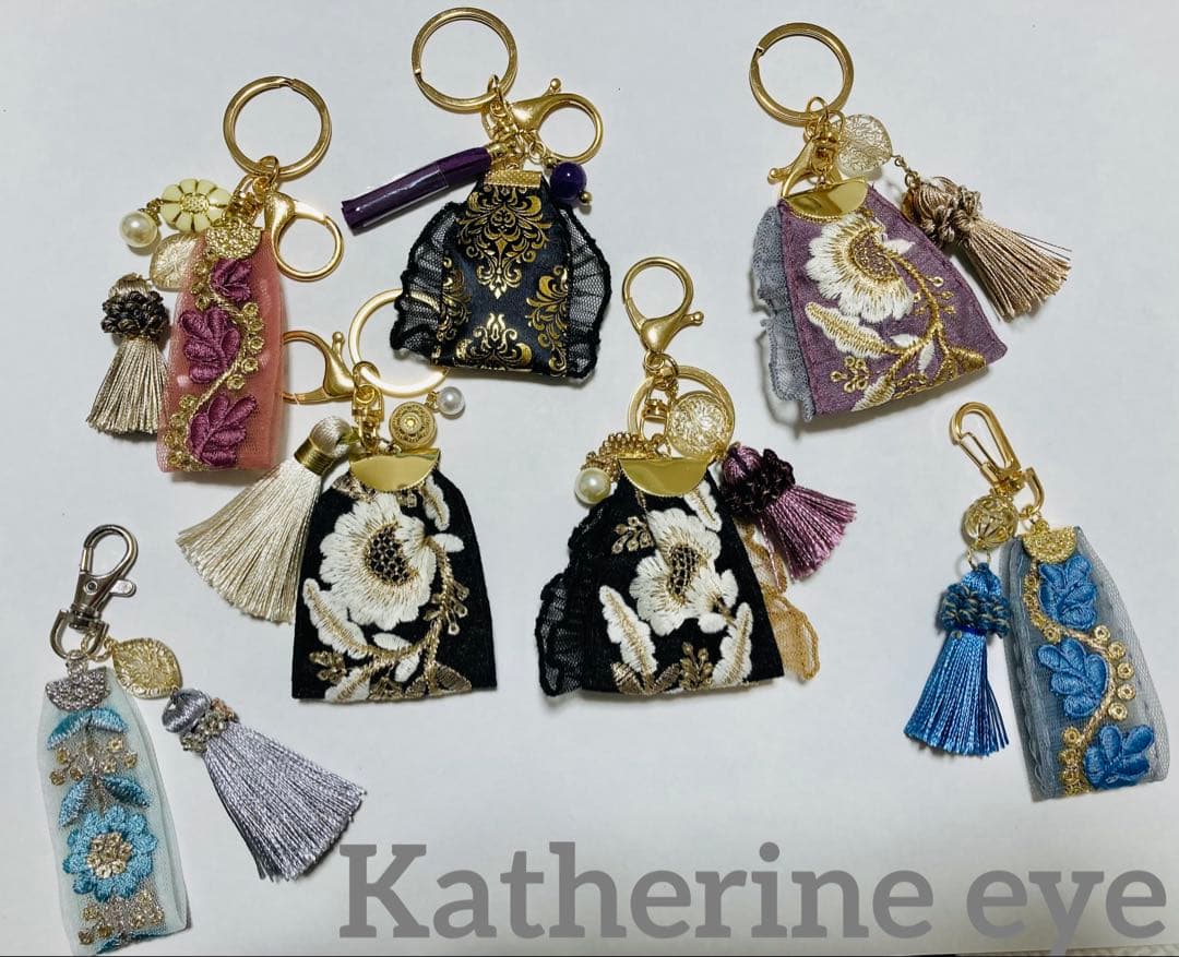 金額変更ハンドメイド　インド刺繍リボン、レジンチャーム、キーホルダーオーダー