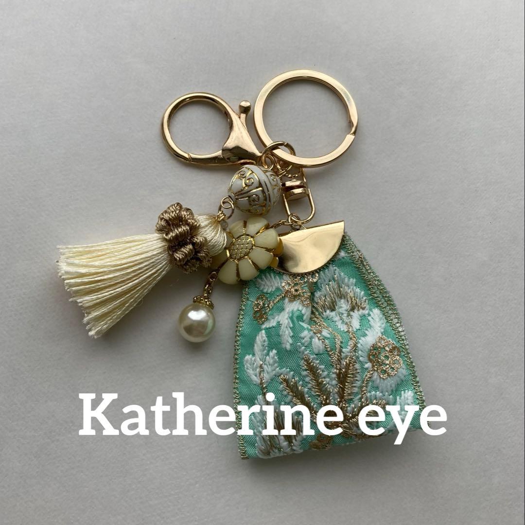 金額変更ハンドメイド　インド刺繍リボン、レジンチャーム、キーホルダーオーダー