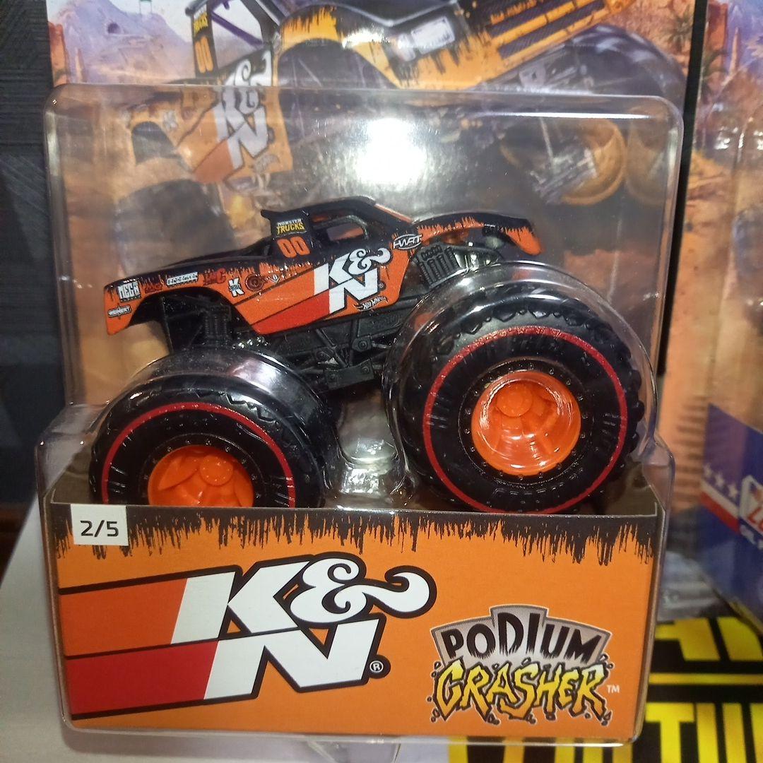 ホットウィールモンスタートラック2台セットポディウムクラッシャー