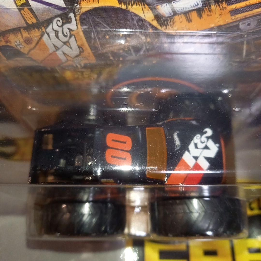 ホットウィールモンスタートラック2台セットポディウムクラッシャー